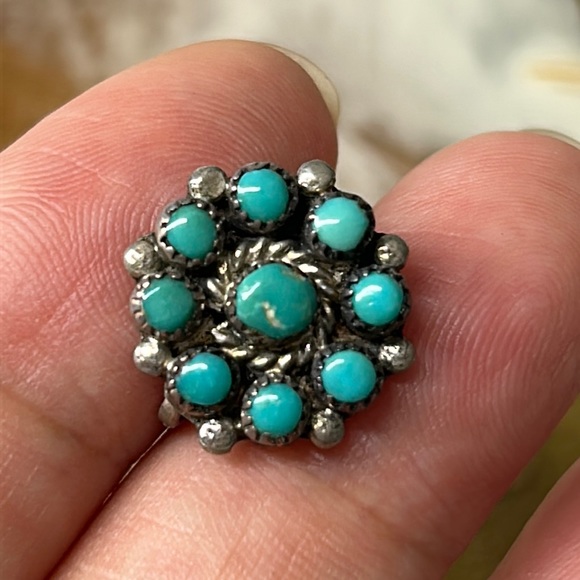 🖤Navajo Sterling silver turquoise screw-back earrings - Picture 4 of 9